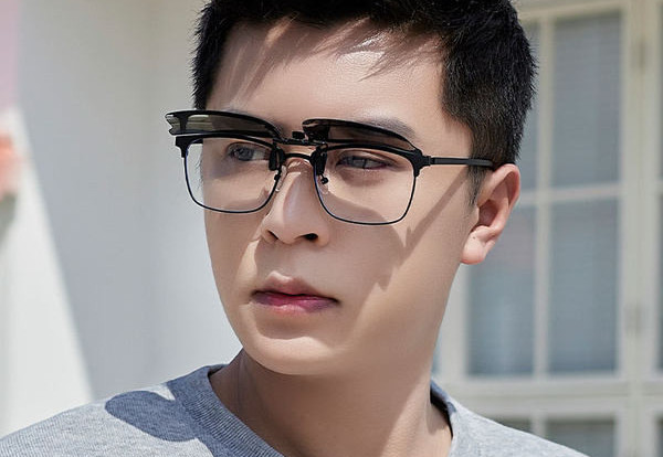 Vyriškas segtukas akiniams tinka vairavimui