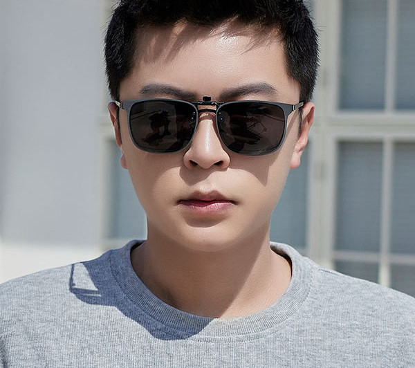 Vyriškas segtukas akiniams tinka vairavimui