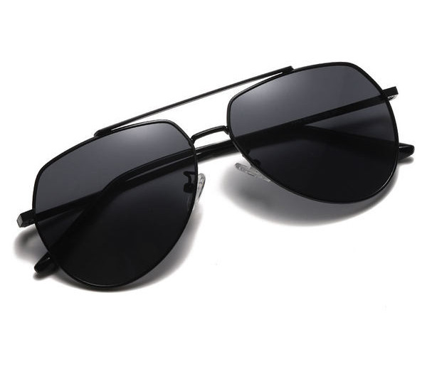 Uus õhukeste raamidega päikeseprillide mudel