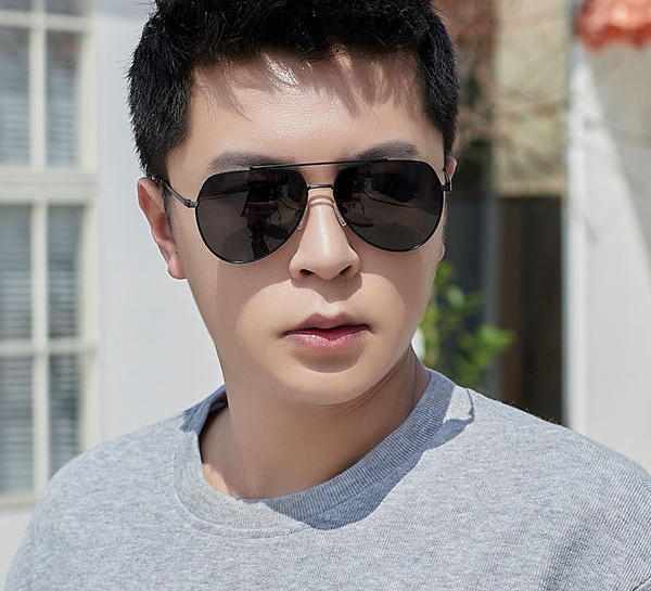 Uus õhukeste raamidega päikeseprillide mudel