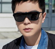 Meeste klamber värviliste klaasidega prillidele