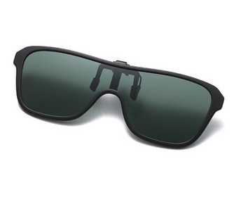 Meeste klamber värviliste klaasidega prillidele