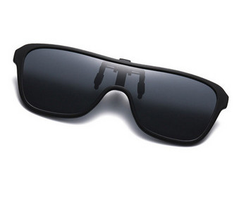 Meeste klamber värviliste klaasidega prillidele