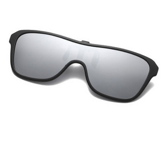 Meeste klamber värviliste klaasidega prillidele