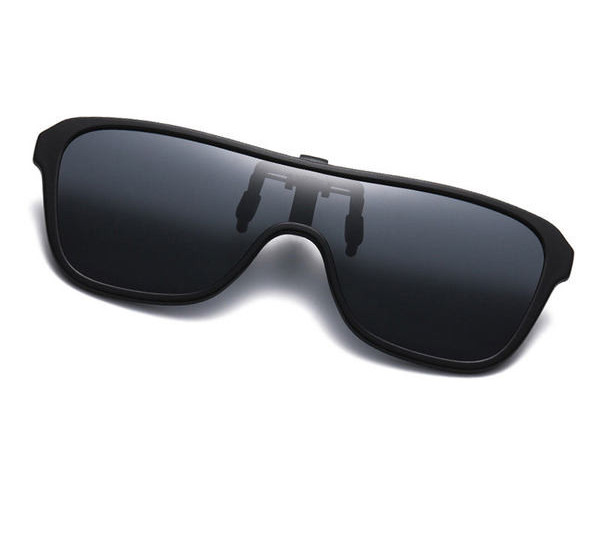 Meeste klamber värviliste klaasidega prillidele