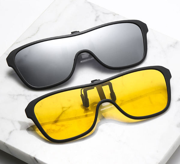 Meeste klamber värviliste klaasidega prillidele