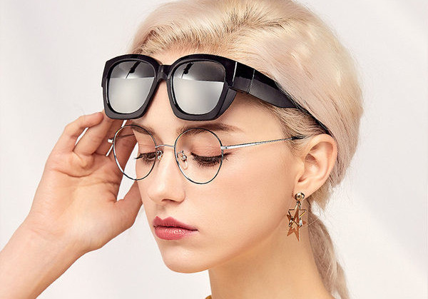 Laiade plastikraamidega päikeseprillid