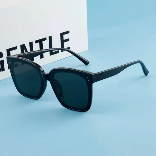 Moodsad mustad prillid