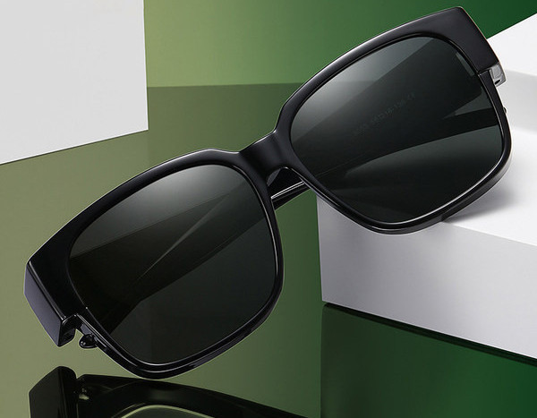 Uus laia raamiga meeste polariseeritud päikeseprillide mudel