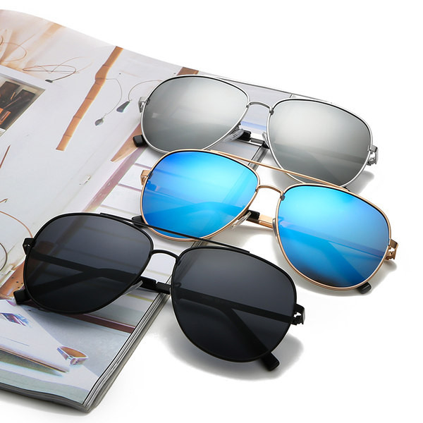 Polariseeritud klaasidega meeste päikeseprillid