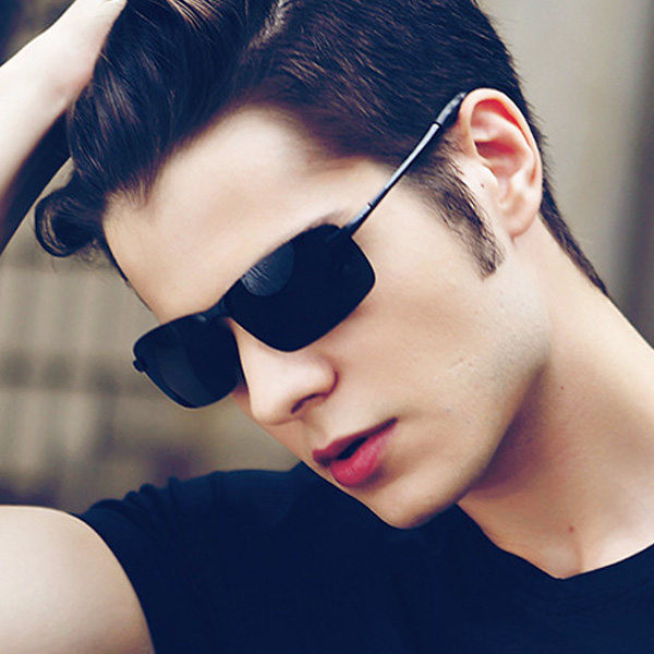 Akiniai nuo saulės tinkami vairavimui