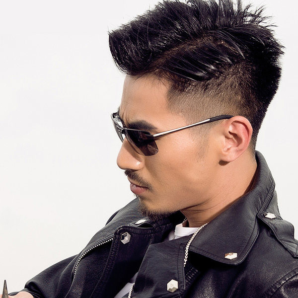 Akiniai nuo saulės tinkami vairavimui