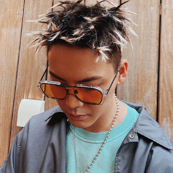 Paprasti vyriški akiniai su metaliniu rėmeliu