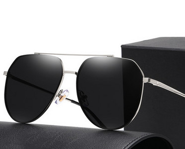 Μοντέρνα ανδρικά γυαλιά σε πολλά χρώματα με λεπτό σκελετό