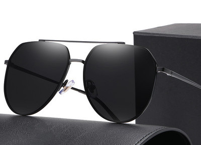 Μοντέρνα ανδρικά γυαλιά σε πολλά χρώματα με λεπτό σκελετό