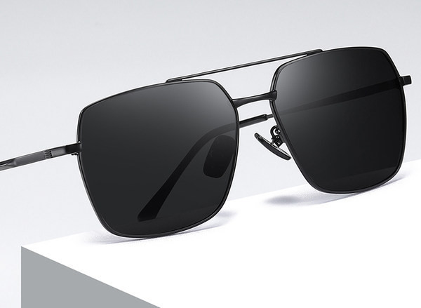 Peegelefektiga ja UV-kaitsega meeste prillid