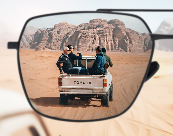 Peegelefektiga ja UV-kaitsega meeste prillid