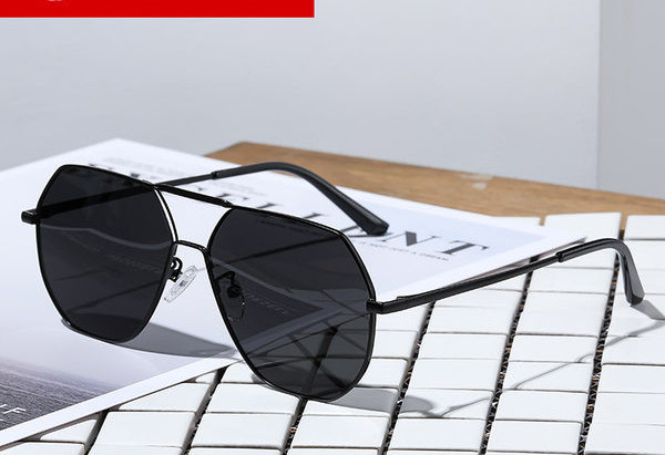 Meeste vabaaja prillid metallraamiga