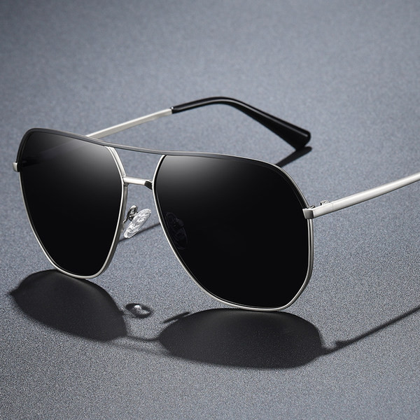 Polariseeritud klaasidega meeste prillid