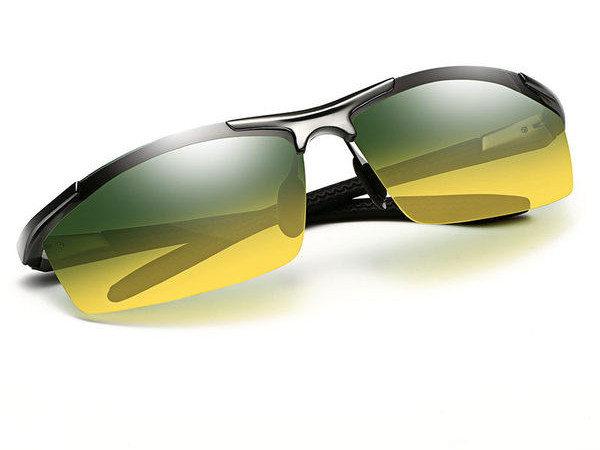 Šiuolaikiniai vyriški akiniai su poliarizuotais lęšiais