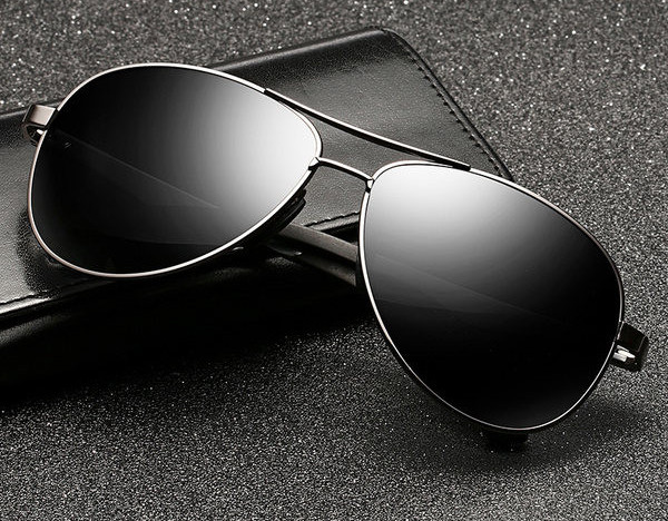 Uus ümara kujuga meeste prillide mudel