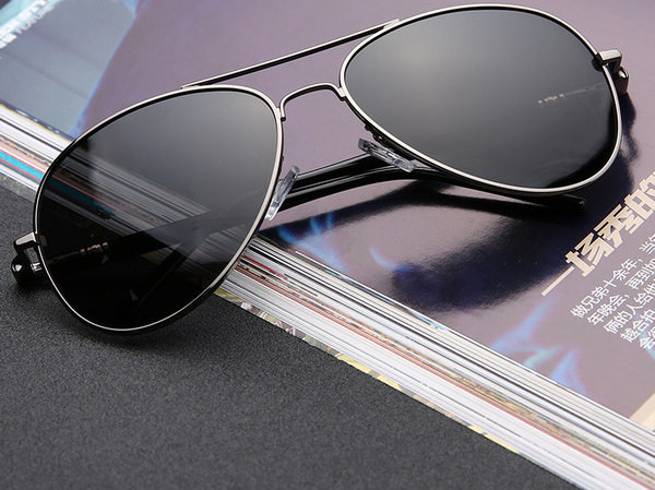 Uus ovaalse kujuga meeste prillide mudel