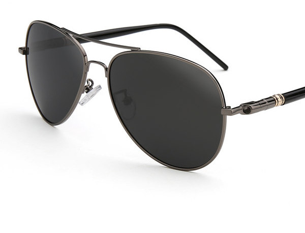 Uus ovaalse kujuga meeste prillide mudel