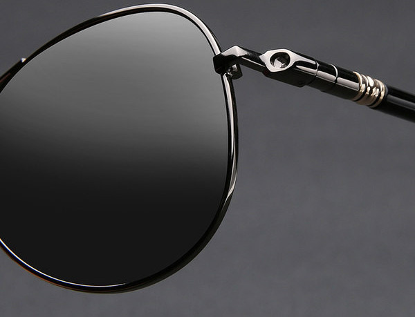 Uus ovaalse kujuga meeste prillide mudel