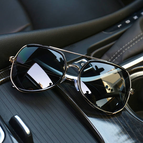 Moderne muške naočale sa tankim okvirom - tip avijatičar