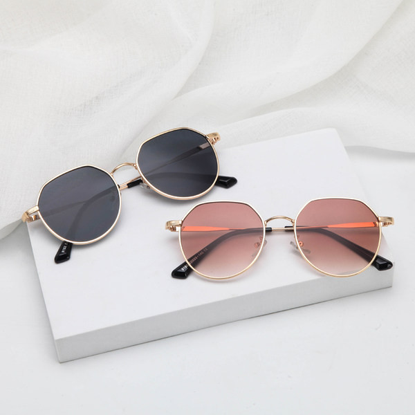 Moodsad UV-kaitse ja õhukese raamiga prillid – sobivad nii meestele kui naistele