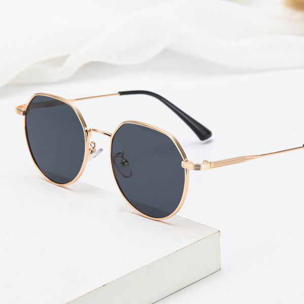 Moodsad UV-kaitse ja õhukese raamiga prillid – sobivad nii meestele kui naistele