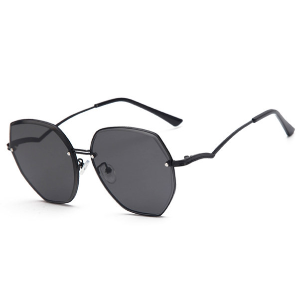 Moteriški akiniai nuo saulės su spalvotais lęšiais ir plonais dirželiais