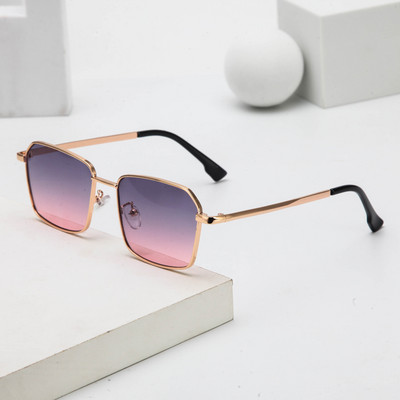 Moodsad ruudukujulise ja õhukese raamiga meeste prillid