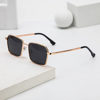 Moodsad ruudukujulise ja õhukese raamiga meeste prillid