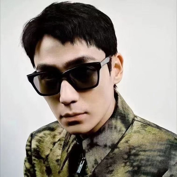 Kandilised õhukeste raamidega päikeseprillid