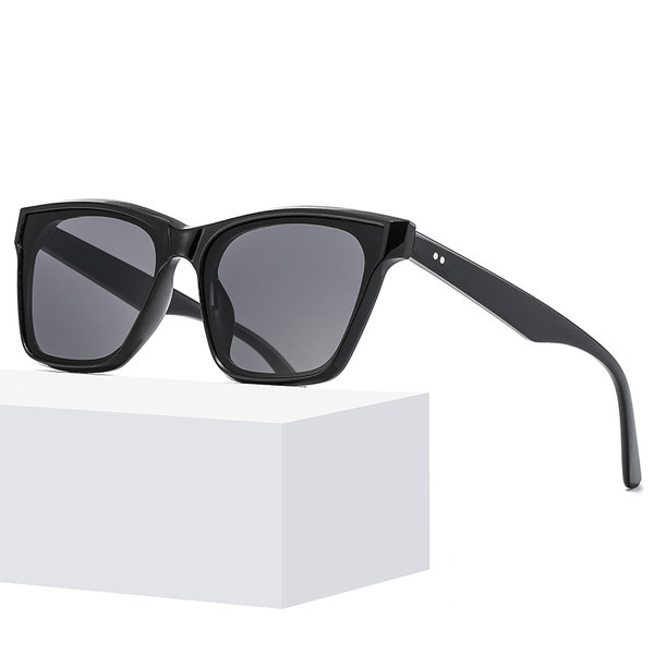 Kandilised õhukeste raamidega päikeseprillid