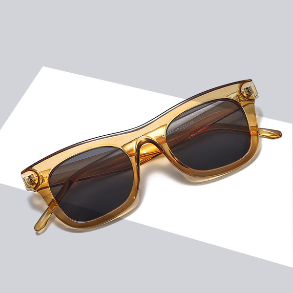 Moodsad loomatrükiga meeste prillid