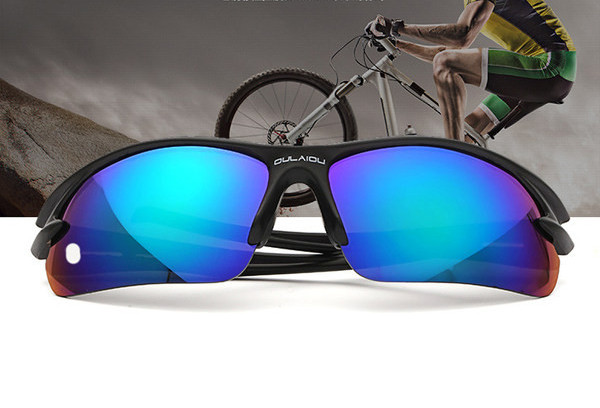 Meeste vastuolulised värviliste klaasidega prillid