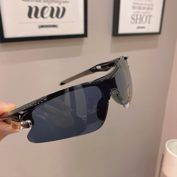 Jalgrattasõiduks sobivad UV-kaitsega meeste päikeseprillid