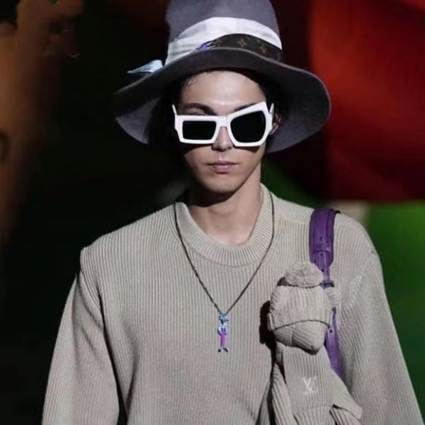 Uus asümmeetriliste päikeseprillide mudel