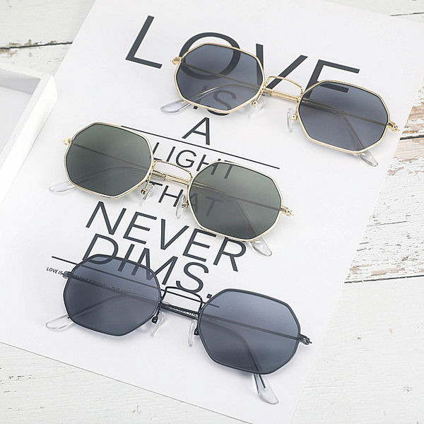 Ρετρό γυναικεία γυαλιά με λεπτό σκελετό και χρωματιστά γυαλιά