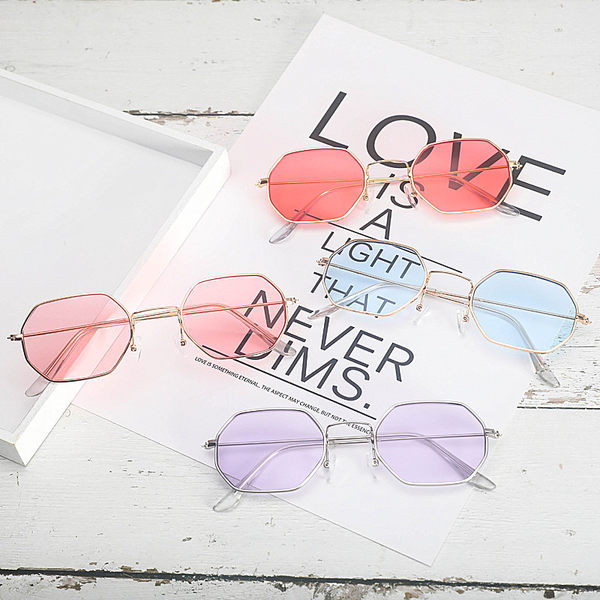 Ρετρό γυναικεία γυαλιά με λεπτό σκελετό και χρωματιστά γυαλιά