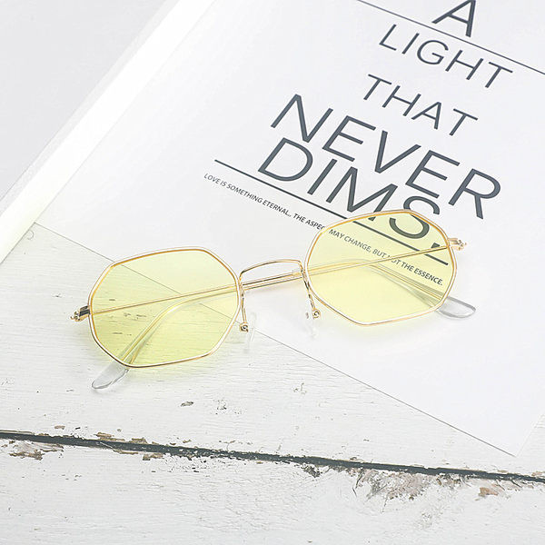 Ρετρό γυναικεία γυαλιά με λεπτό σκελετό και χρωματιστά γυαλιά