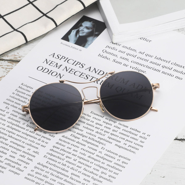 Μοντέρνα unisex γυαλιά ηλίου σε στρογγυλό σχήμα με λεπτό σκελετό