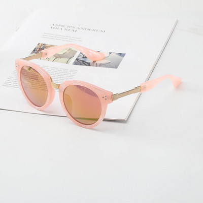 Γυαλιά ηλίου με στρογγυλούς πολωτικούς φακούς