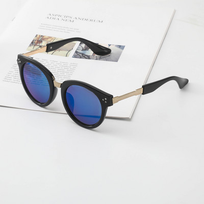 Γυαλιά ηλίου με στρογγυλούς πολωτικούς φακούς