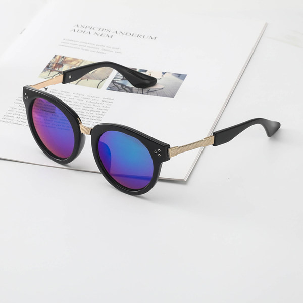 Γυαλιά ηλίου με στρογγυλούς πολωτικούς φακούς