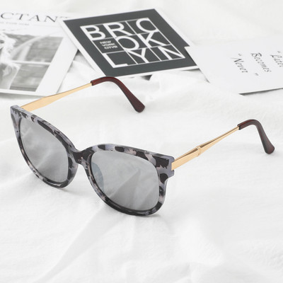 UV-kaitsega ja plastikraamiga meeste prillid