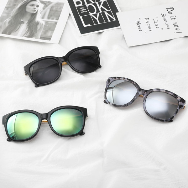 UV-kaitsega ja plastikraamiga meeste prillid