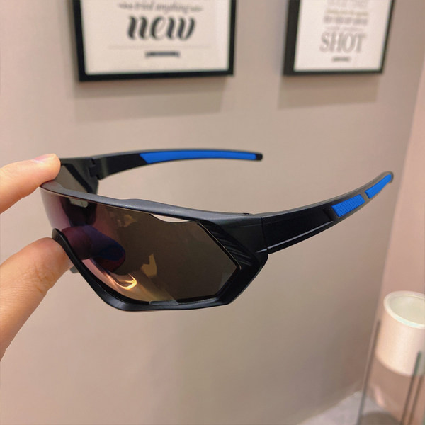 UV-kaitsega rattasõiduks sobivad meeste prillid